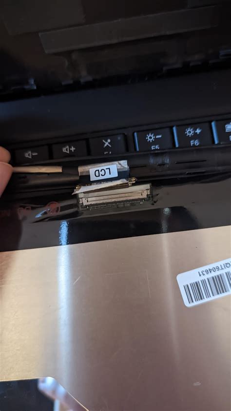 Replacement T480s seems to have a missing smart card slot 